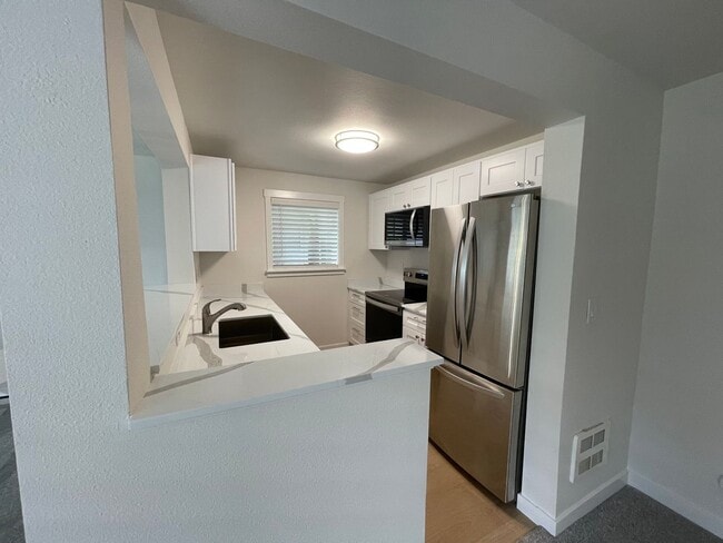 Building Photo - Updated 3-Bedroom Home in Bluegrass Commun...