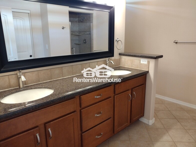 Building Photo - 5818 E Leonora St