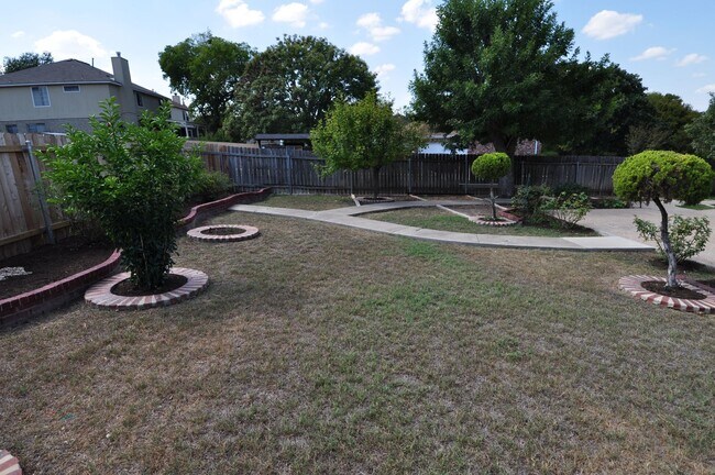 Building Photo - Spacious home for growing family with multiple dining and living areas! HUGE backyard!