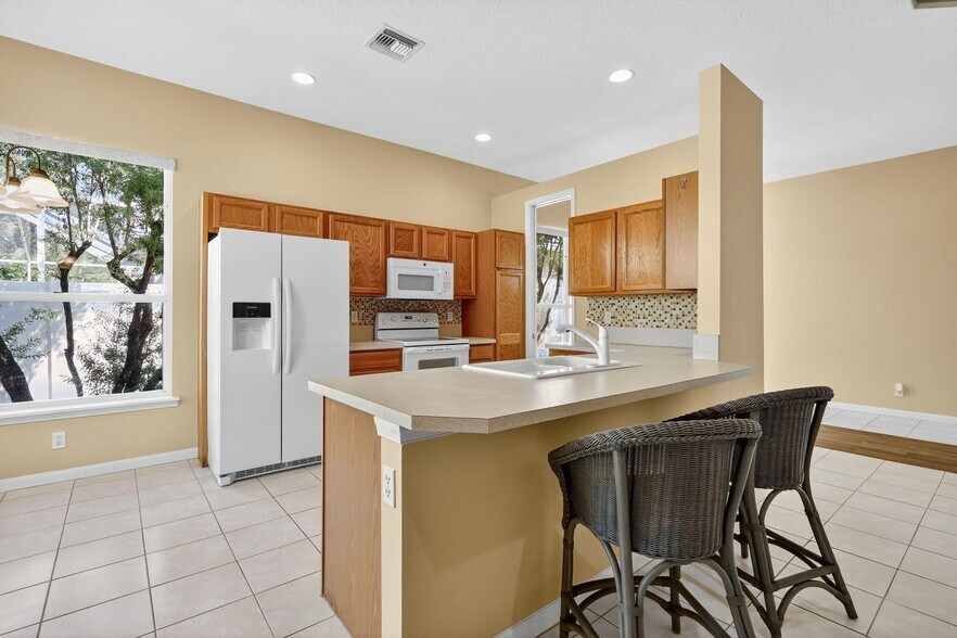 Building Photo - 8650 High Cay