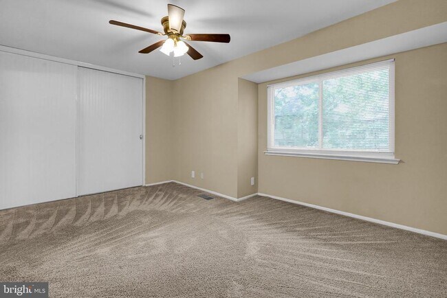 Building Photo - 2665 Glengyle Dr
