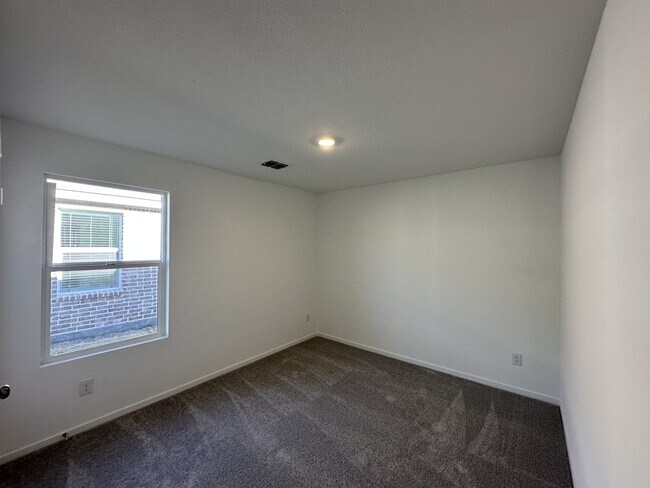 Building Photo - 1629 Elliott Rd