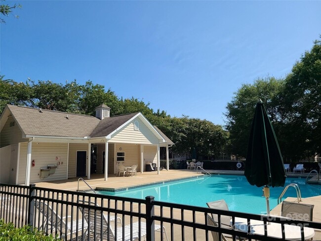 Building Photo - 8415 Chaceview Ct