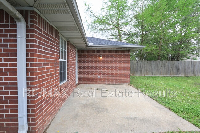 Building Photo - 2306 W Roselawn St