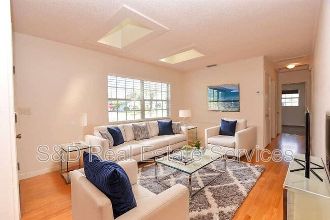 Building Photo - 1503 Hanson Ave