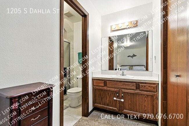 Building Photo - 1205 S Dahlia St