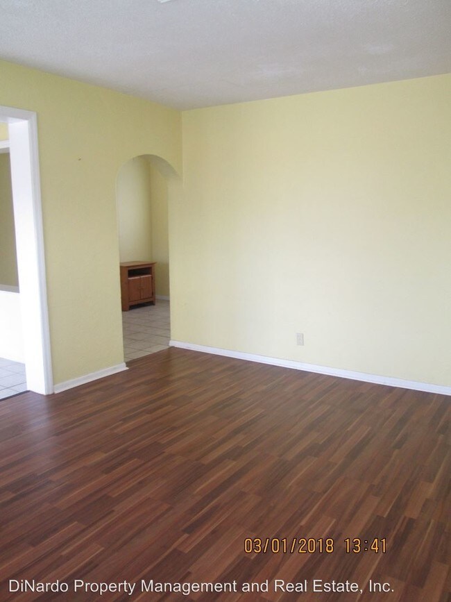 Building Photo - 66 Lucky Dr Front