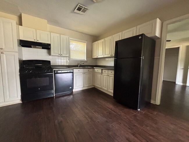 Building Photo - GREAT STARTER HOME IN SOUTH BOSSIER NEAR BABF