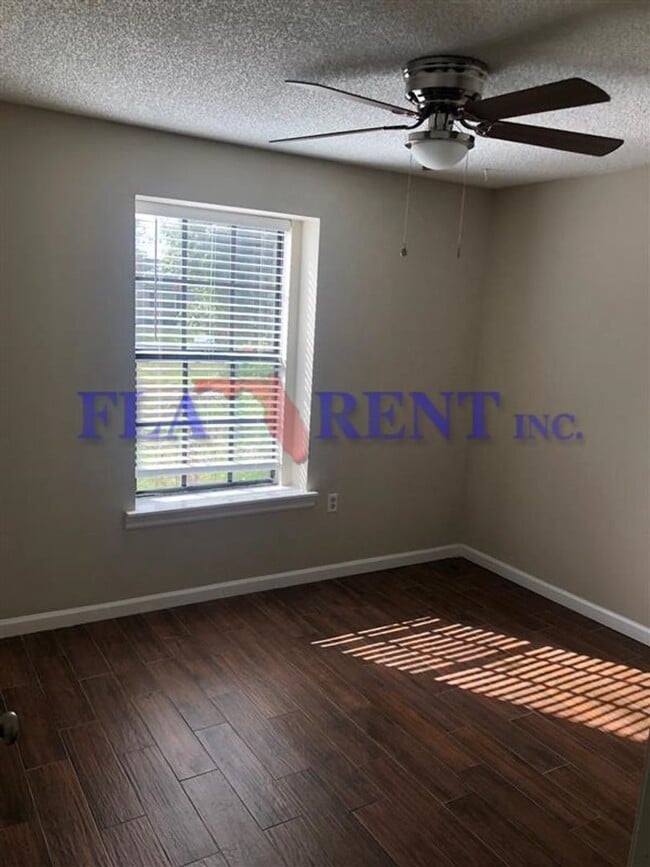 Building Photo - Coming soon...3/2 Single Family Home located in Deltona Lakes
