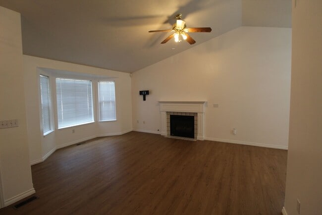 Building Photo - 3922 E Siskin Ln