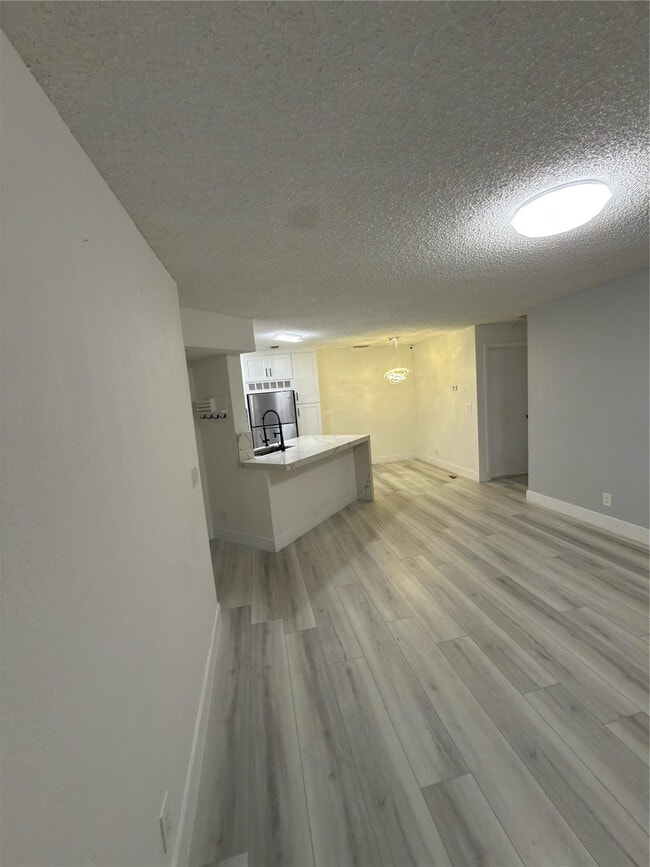 Building Photo - 3470 Pinewalk Dr N