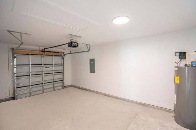 Building Photo - 816 W 9th St