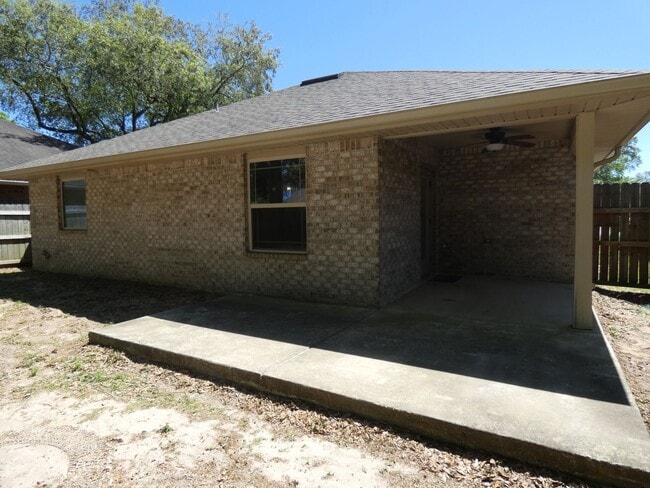 Building Photo - Spacious 3-Bedroom Home - Great Location