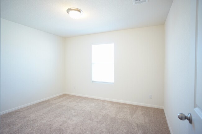 Building Photo - 12633 Henry Clay Dr
