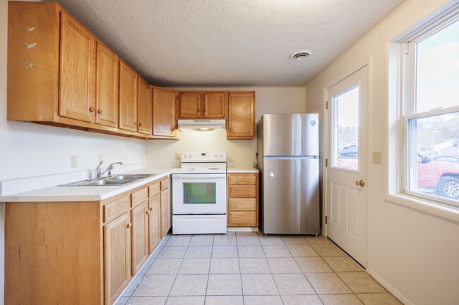 Primary Photo - 168 Sackett Rd