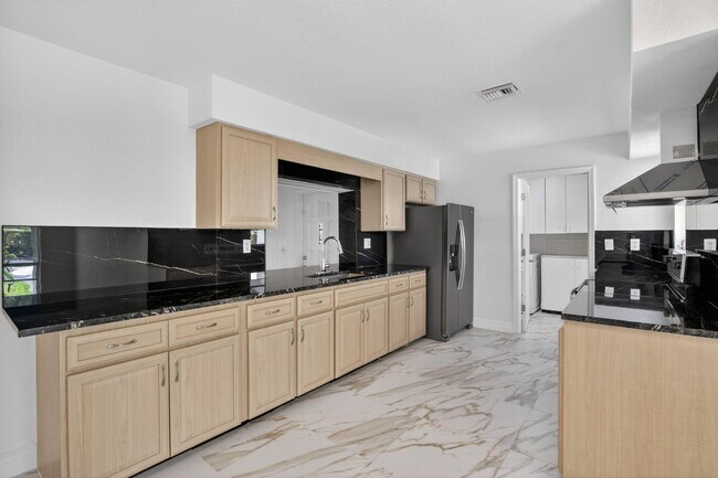 Building Photo - 5731 NE 17th Terrace