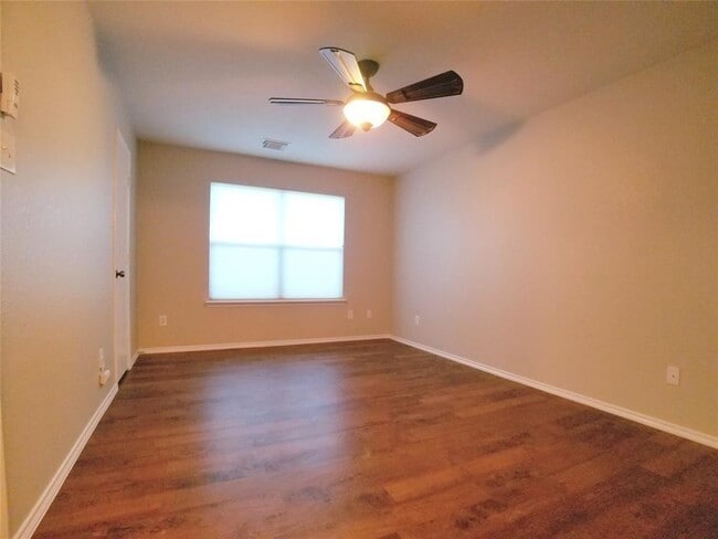 Building Photo - 8138 Forest Glen Dr