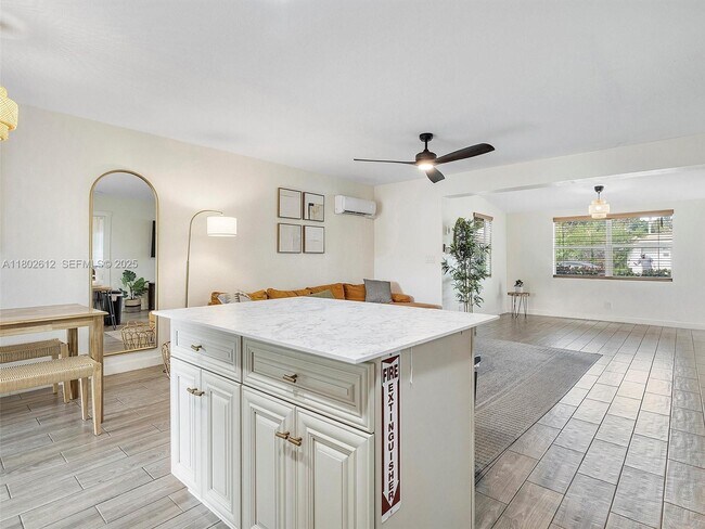 Building Photo - 300 SW 23rd St