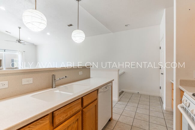 Building Photo - 1508 W 110 N