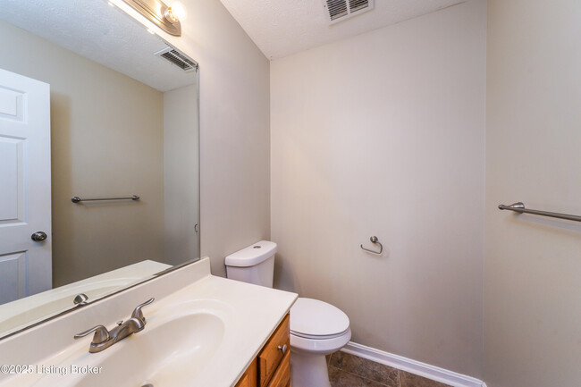 Building Photo - 4623 Wooded Oak Cir