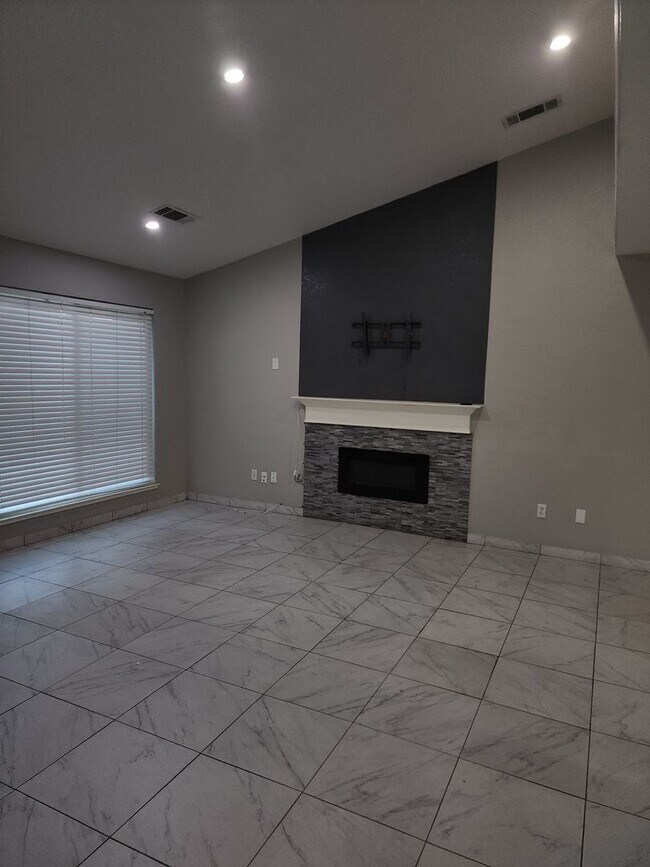 Building Photo - 1609 Cashmere Dr