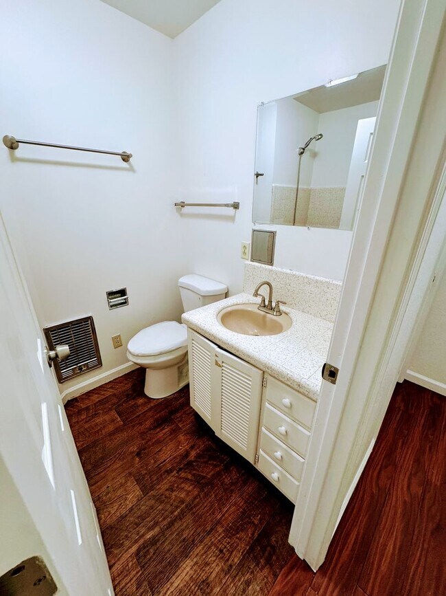 Building Photo - 3201 Springe St