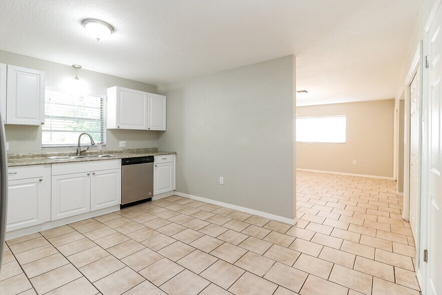 Building Photo - 26915 Magnolia Blvd