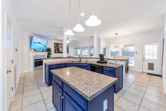 Building Photo - 15826 Jamie Lee Dr