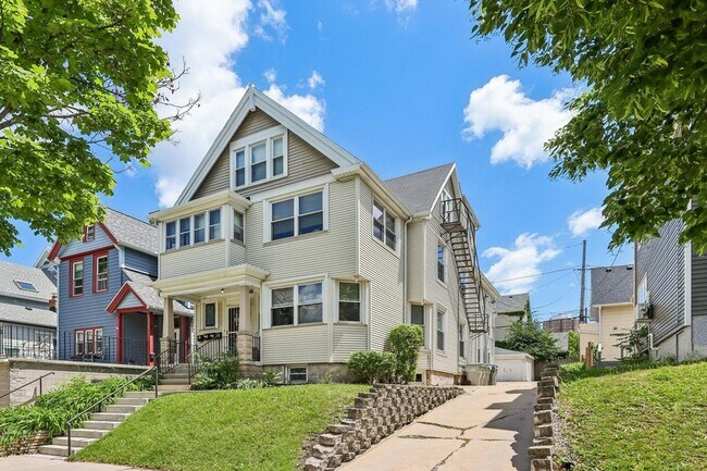 Building Photo - 1660 N Marshall St