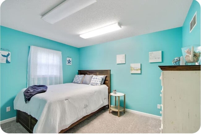 Building Photo - Furnished 3-Bedroom Apartment with Private Entrance and Free Laundry
