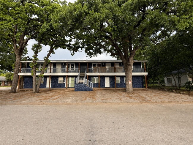 Building Photo - Shady Oaks Apartments