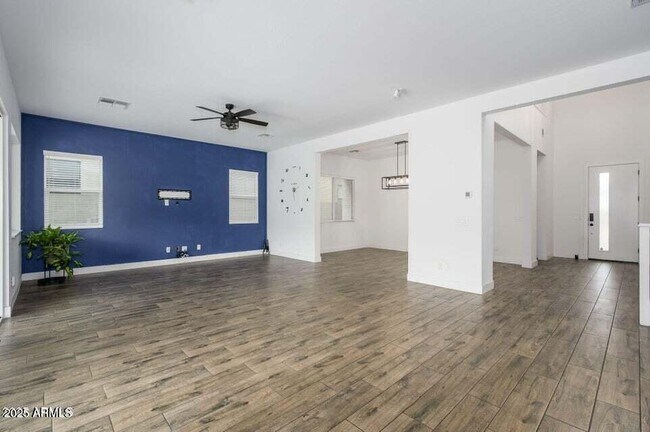 Building Photo - 1221 E Paseo Way