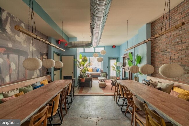 Building Photo - 711 G St SE