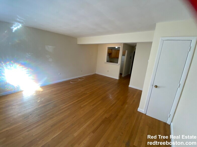 Building Photo - 34 Gardner St