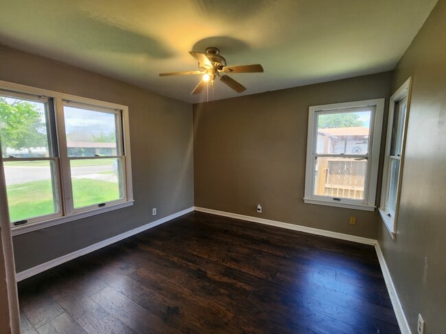 Building Photo - 937 Rossi Dr