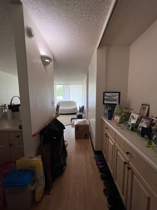 Building Photo - 2 bedroom, 1 bath, condo at Pearl Two * Pa...