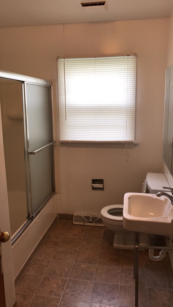 Building Photo - 4 Bedroom Home Avail August 2026!  Monthly...