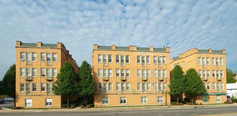 Building Photo - 618-632 S. Austin Blvd.