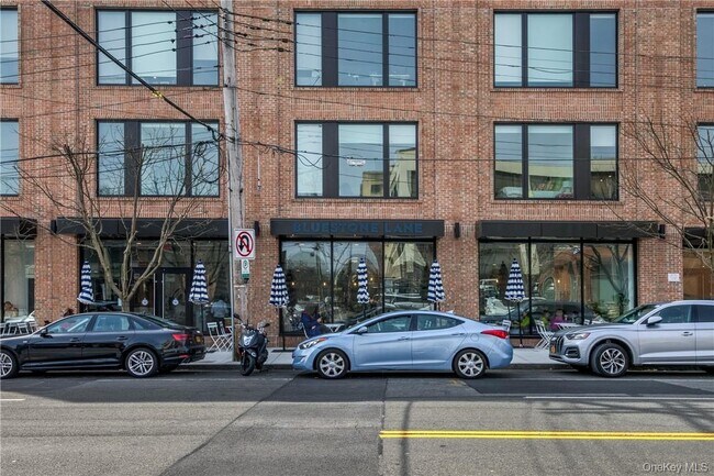 Building Photo - 110 Chatsworth Ave