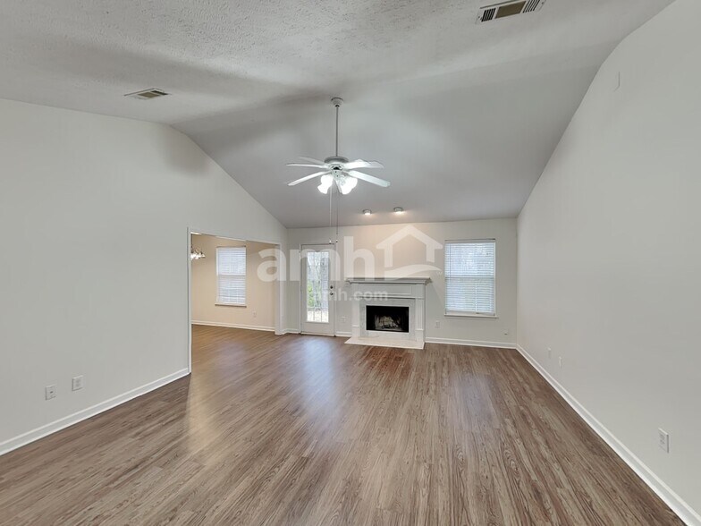 Building Photo - 1883 Portview Dr