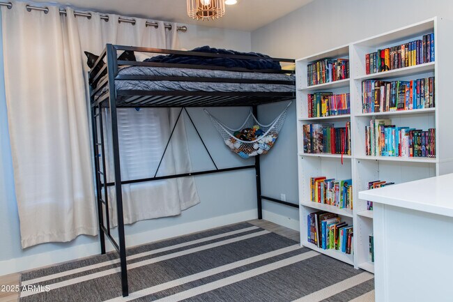 Building Photo - 2679 E Vermont Ct