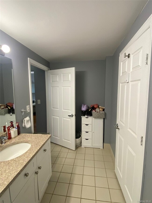 Building Photo - 300 Mamaroneck Ave