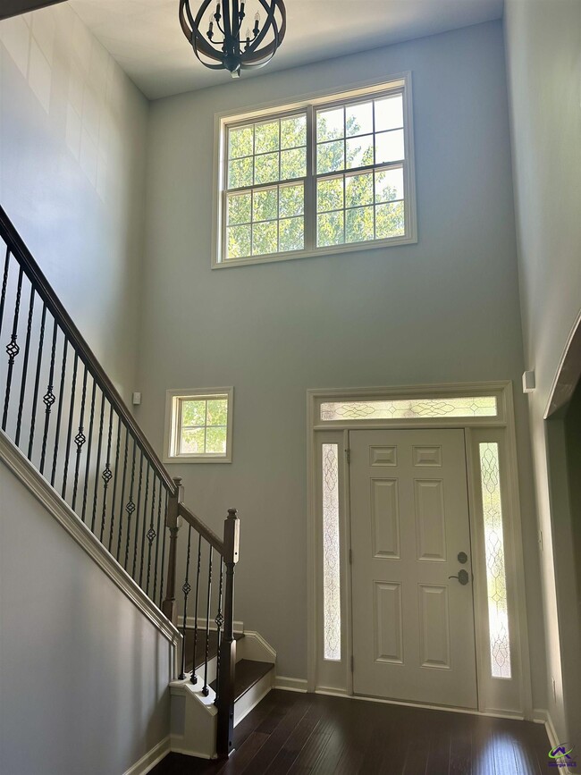 Building Photo - 121 Hawks Tail Dr