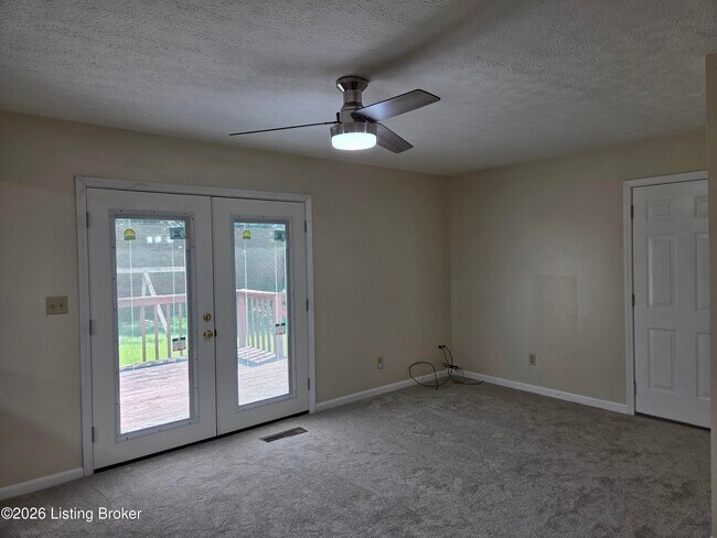 Building Photo - 4204 Holly Tree Dr