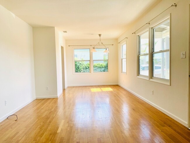 Building Photo - BEAUTIFUL 3BD/2BA HOME WITH A SPACIOUS BAC...