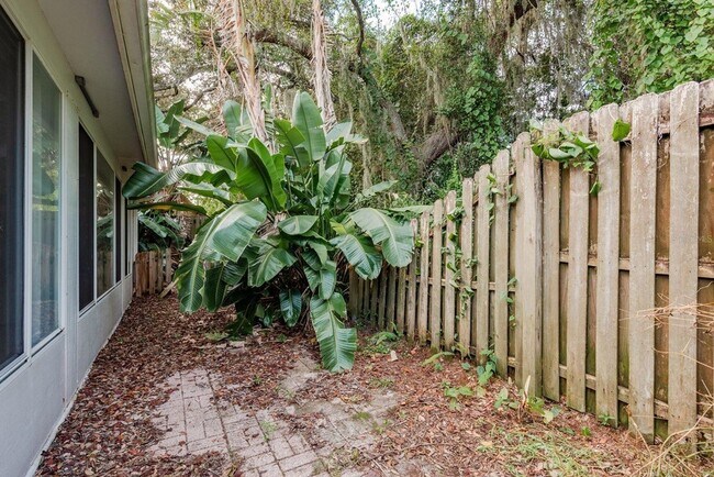 Building Photo - 10918 Freemont Dr