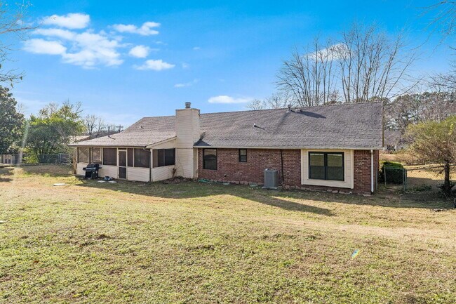 Building Photo - East Fayetteville 3-Bedroom Home with Granite Touches & Cozy Fireplace!"
