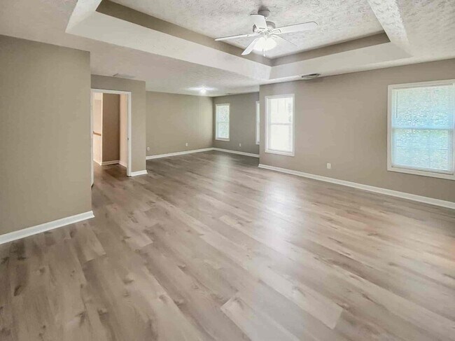Building Photo - 6090 Farmwood Way SE