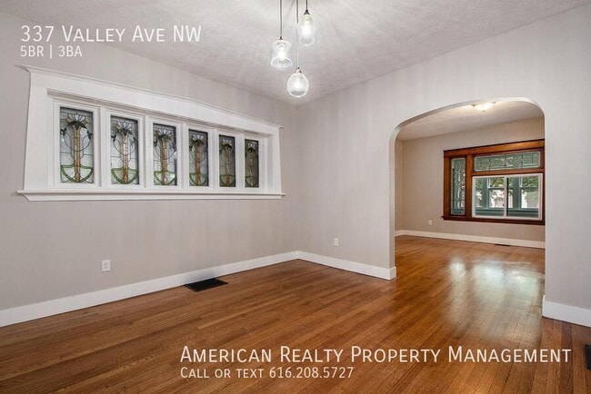 Building Photo - 337 Valley Ave NW