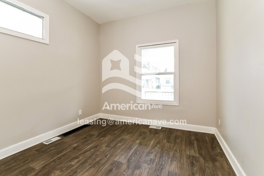 Building Photo - 624 S 38th St